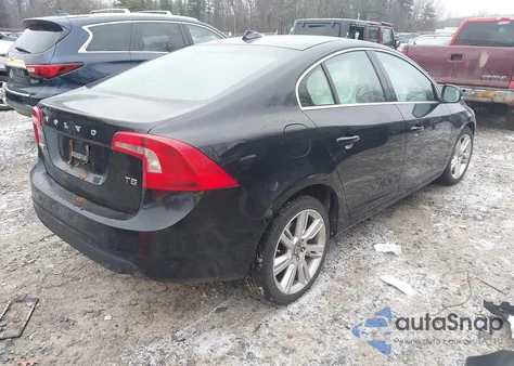 2012 Volvo S60 T5 z USA, uszkodzony, nr VIN YV1622FS1C2088522